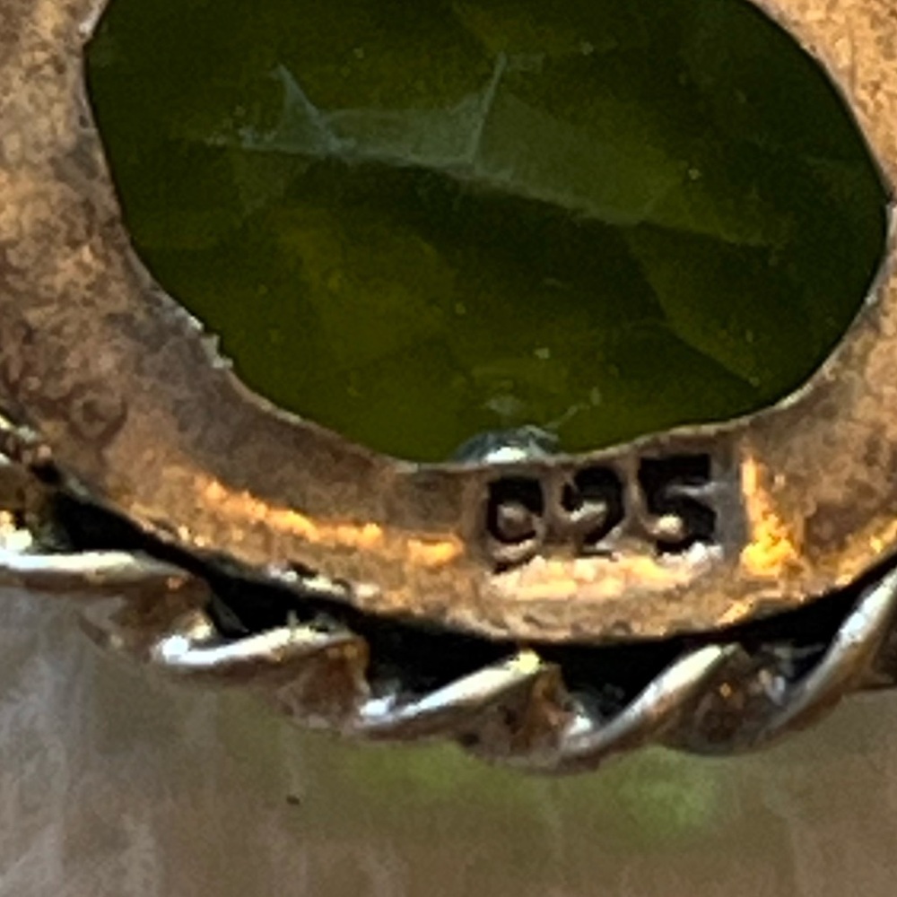 Chic Silver Bracelet with Green Accents - Picture 3 of 3
